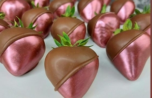 Chocolate Covered Luster Berries chocolate-valentines-strawberries
